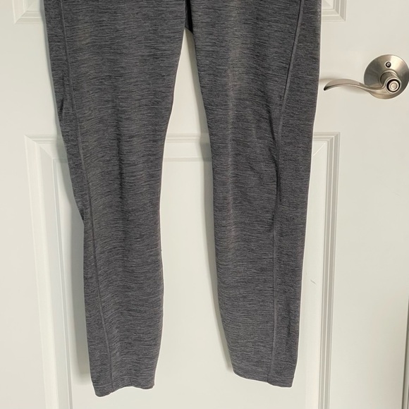 Athleta Grey Heather Ultimate Stash Pocket 7/8 Leggings - 35579 - Picture 5 of 12